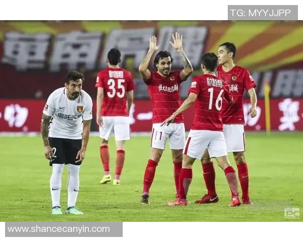 上海足球队荣登实力排行榜首位引领全国足球新风潮 上海足球队荣登实力排行榜首位引领全国足球新风潮