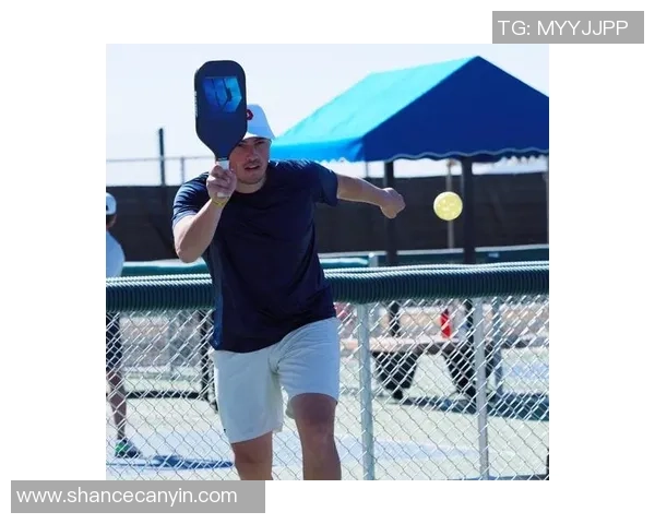 头发倒梳的足球明星如何在赛场上展现独特魅力与风格